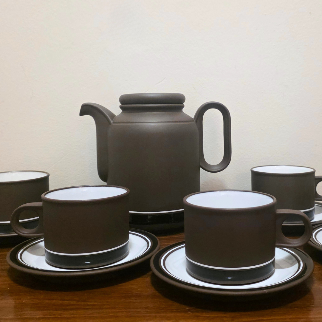 Vintage Hornsea | Contrast Teapot and 5 Cups and Saucer Set