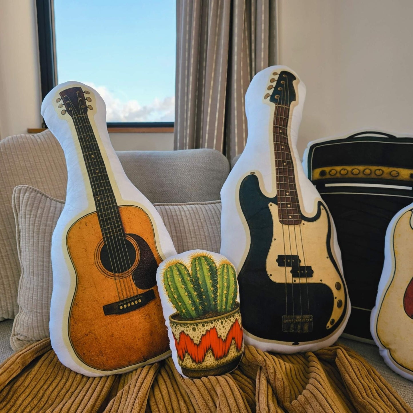 The Setlist Electric Guitar – Shaped Cushion – Acoustic- 60 cm – | FAWNE