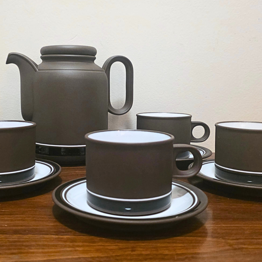 Vintage Hornsea | Contrast Teapot and 5 Cups and Saucer Set