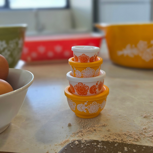 Miniature | Retro Mixing Bowl Set - Butterfly Gold Pattern - Ornament- 8cm