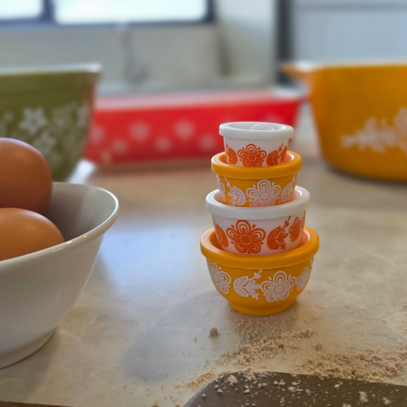 Miniature | Retro Mixing Bowl Set - Butterfly Gold Pattern - Ornament- 8cm