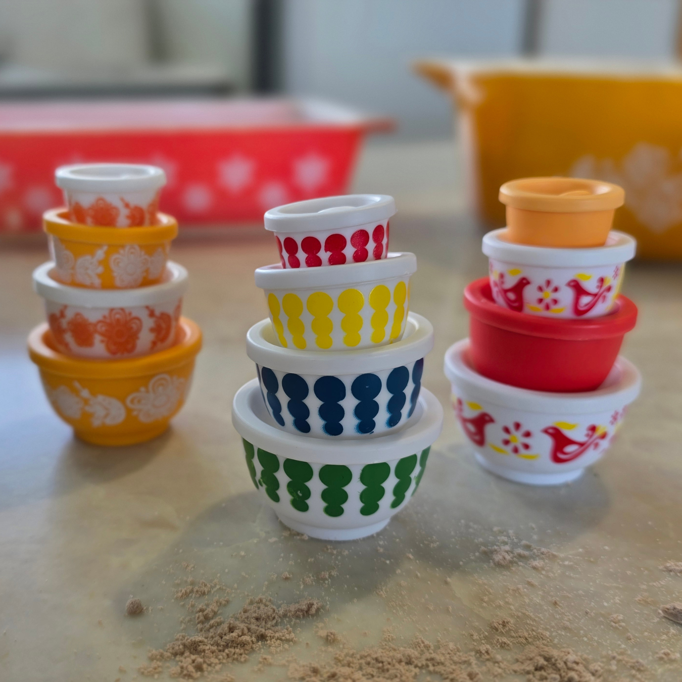 Miniature | Retro Mixing Bowl Set - Butterfly Gold Pattern - Ornament- 8cm