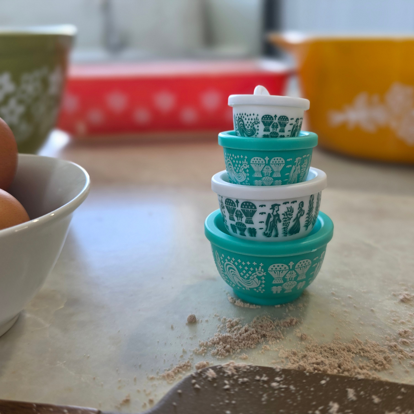 Miniature | Retro Mixing Bowl Set - Butterprint Pattern - Ornament - 8cm