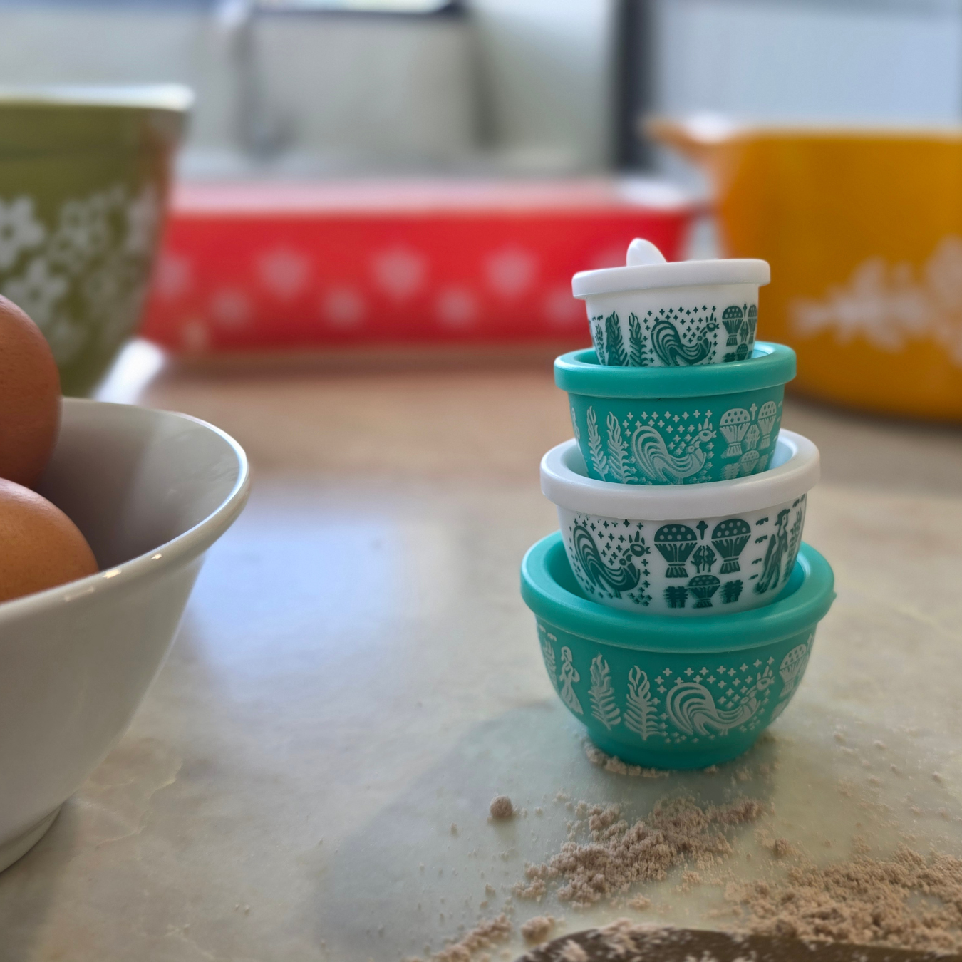 Miniature | Retro Mixing Bowl Set - Butterprint Pattern - Ornament - 8cm