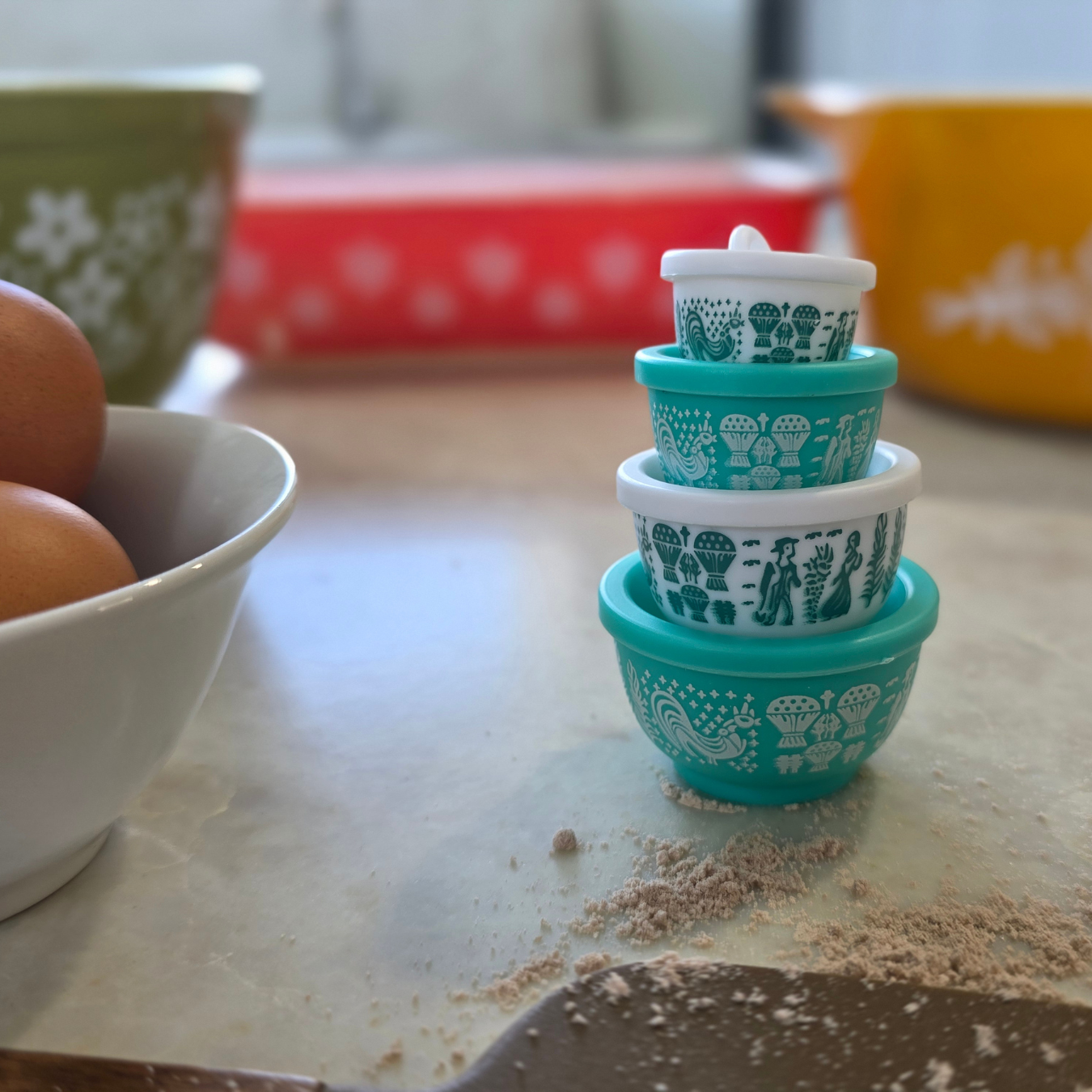 Miniature | Retro Mixing Bowl Set - Butterprint Pattern - Ornament - 8cm