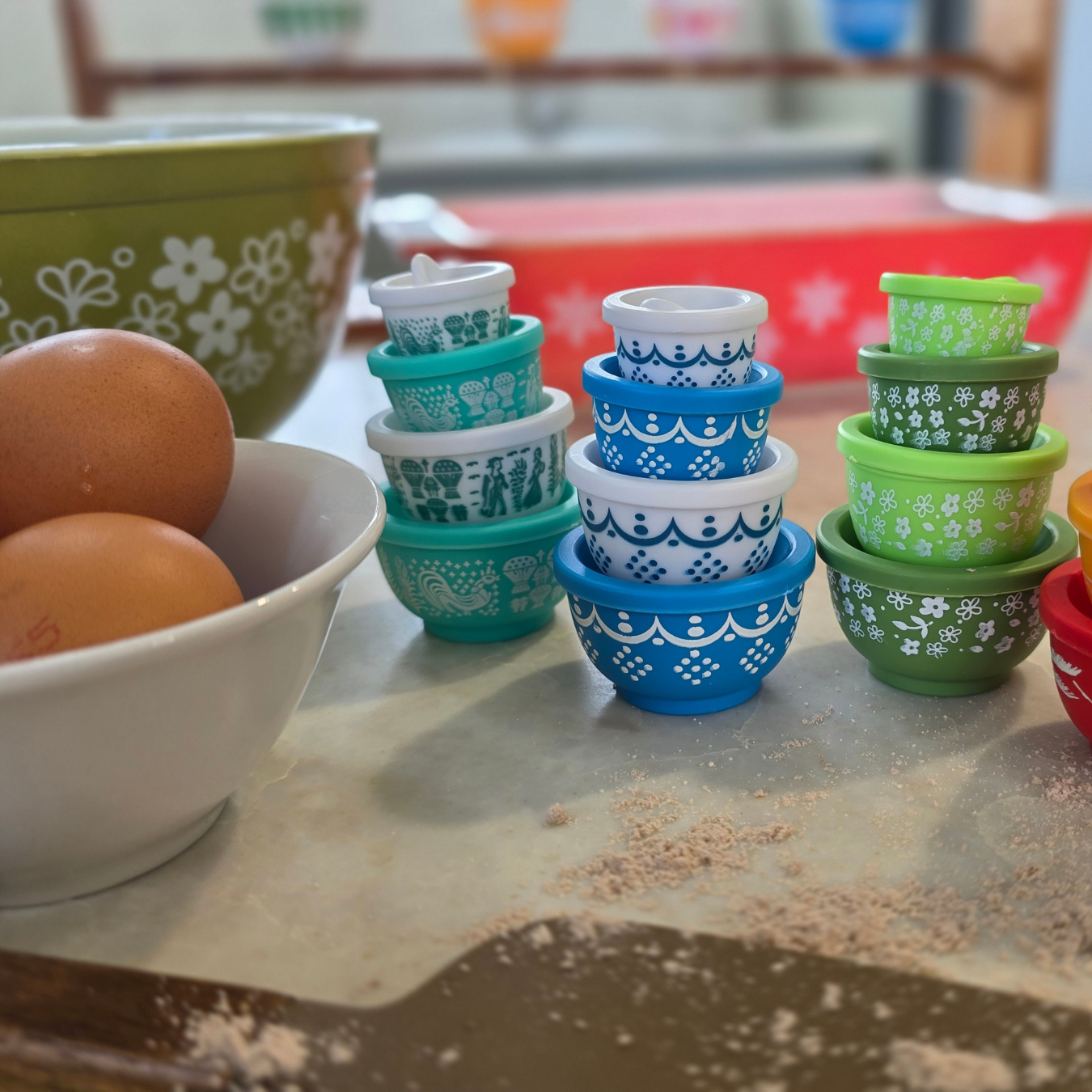 Miniature | Retro Mixing Bowl Set - Butterprint Pattern - Ornament - 8cm