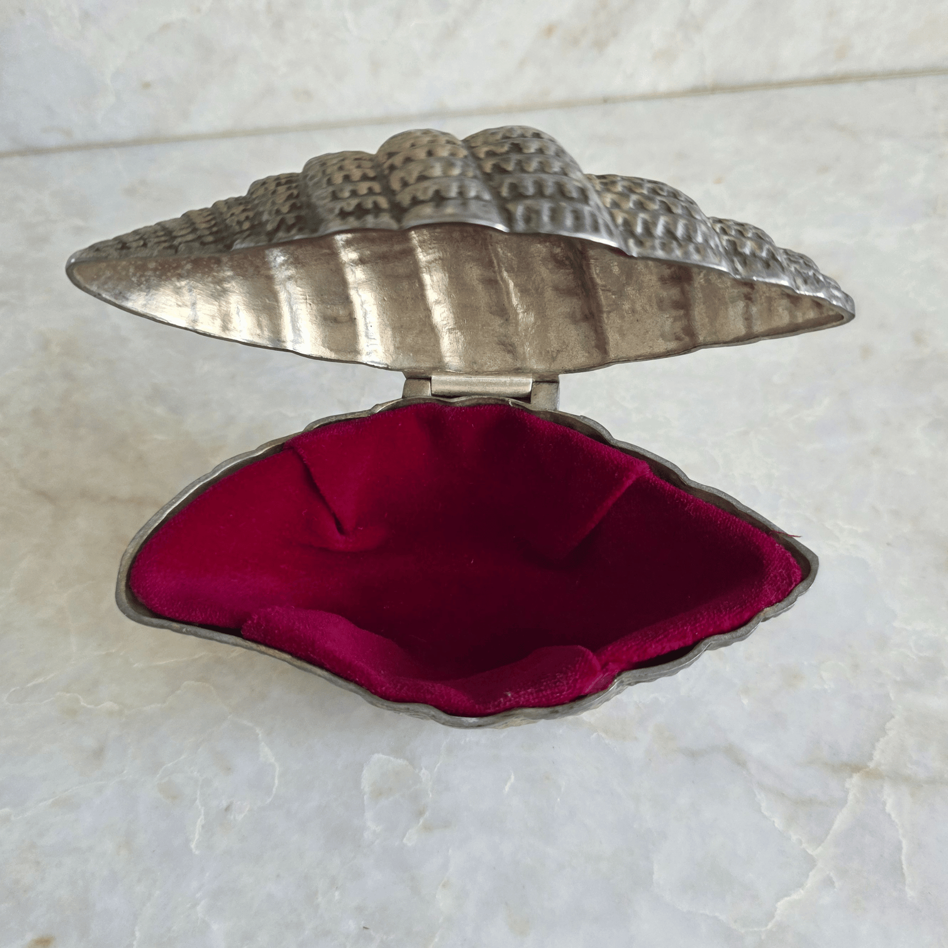 Vintage | Metal Shell Shaped Trinket Jewellery Box with Aged Patina - FAWNE
