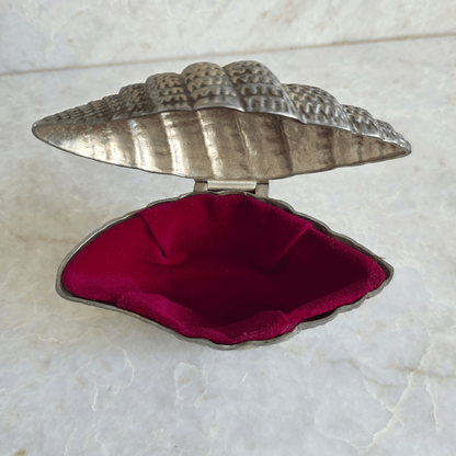Vintage | Metal Shell Shaped Trinket Jewellery Box with Aged Patina - FAWNE