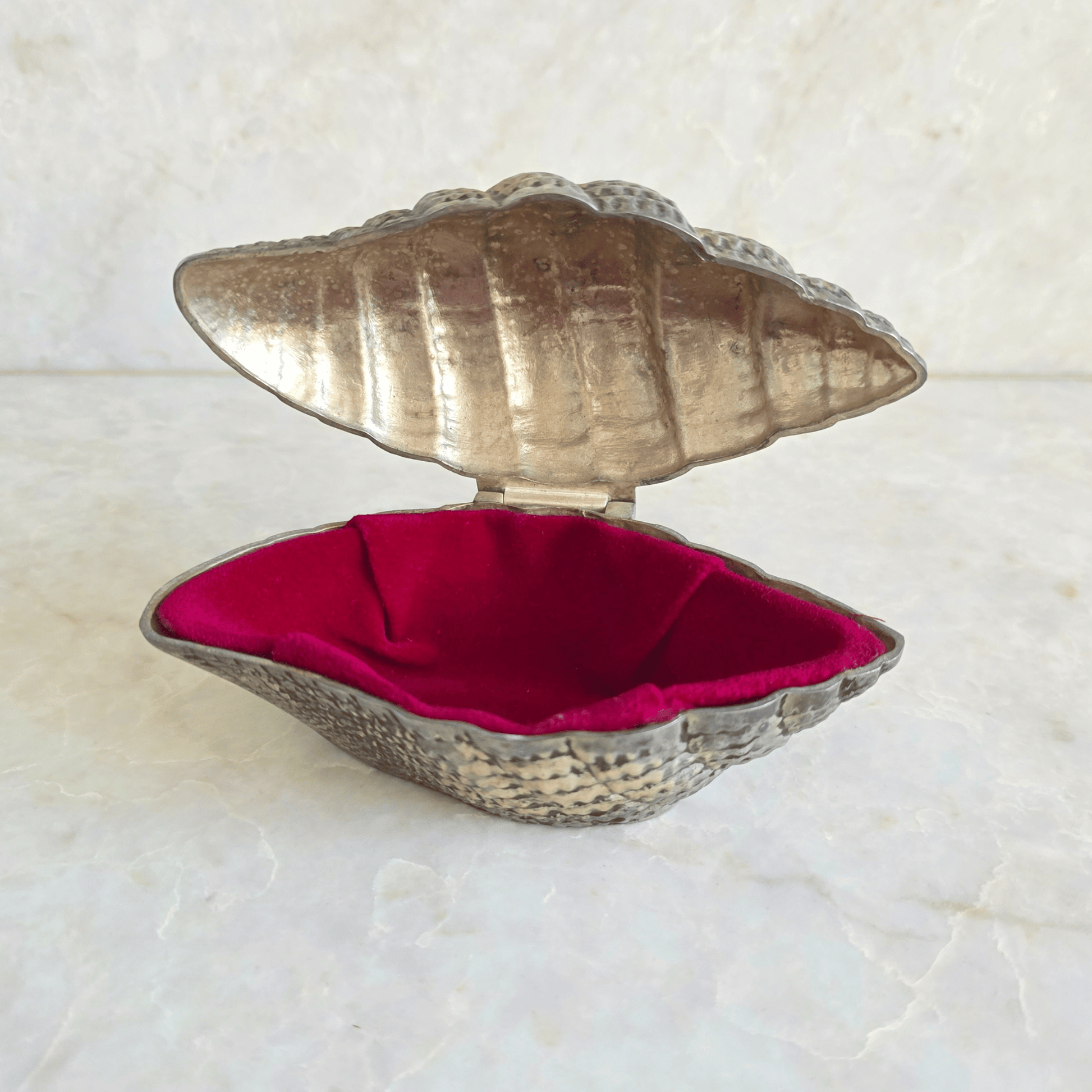 Vintage | Metal Shell Shaped Trinket Jewellery Box with Aged Patina - FAWNE