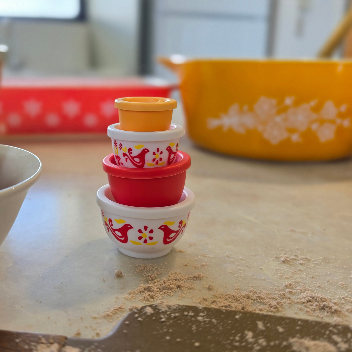 Miniature | Retro Mixing Bowl Set - Friendship Pattern - Ornament - 8cm