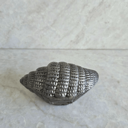 Vintage | Metal Shell Shaped Trinket Jewellery Box with Aged Patina - FAWNE