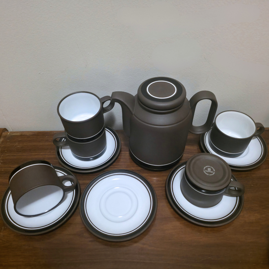 Vintage Hornsea | Contrast Teapot and 5 Cups and Saucer Set