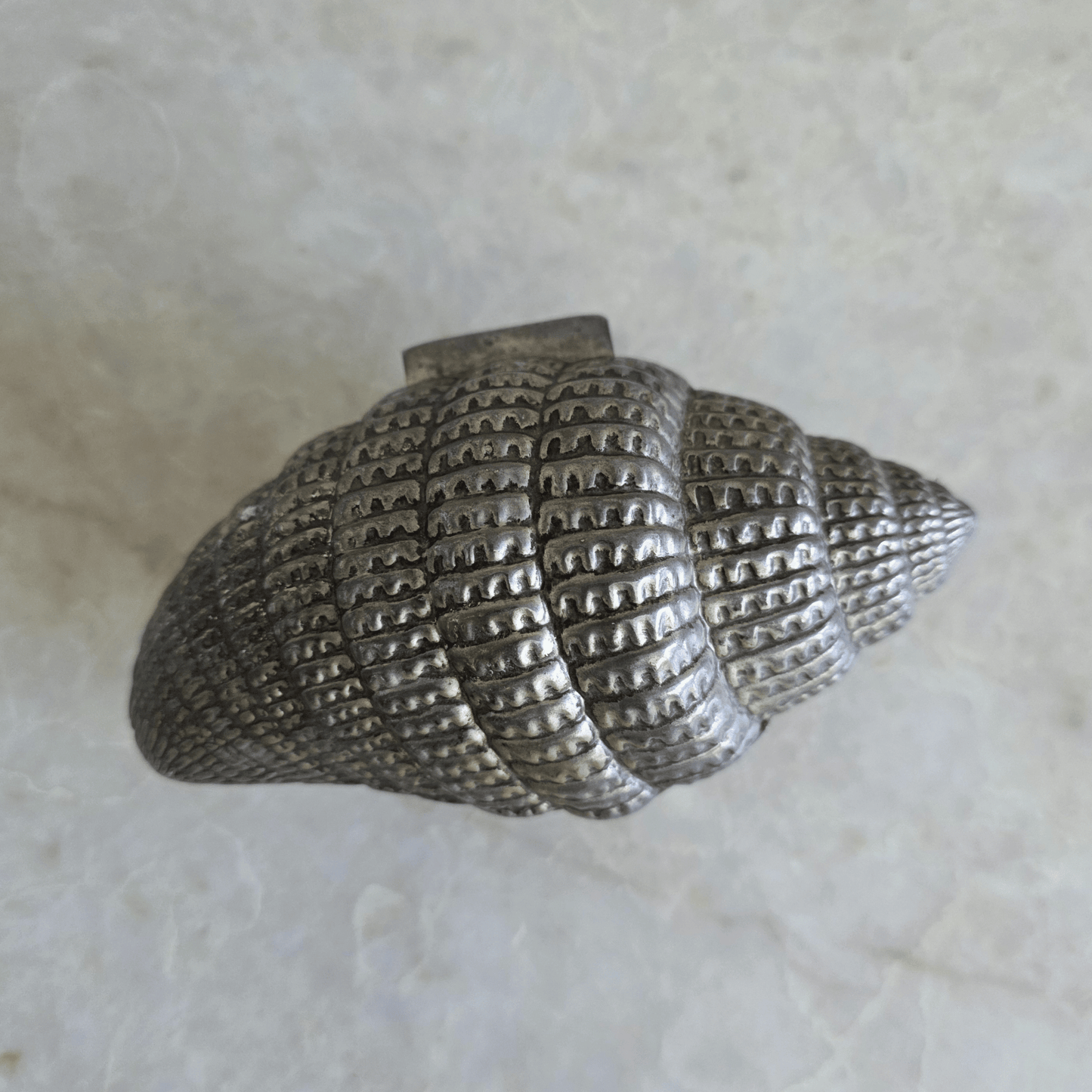 Vintage | Metal Shell Shaped Trinket Jewellery Box with Aged Patina - FAWNE