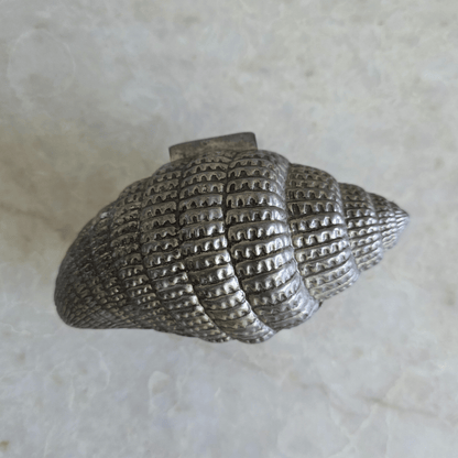 Vintage | Metal Shell Shaped Trinket Jewellery Box with Aged Patina - FAWNE